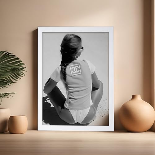 Poster Master Lady in Bikini Poster - Image 5