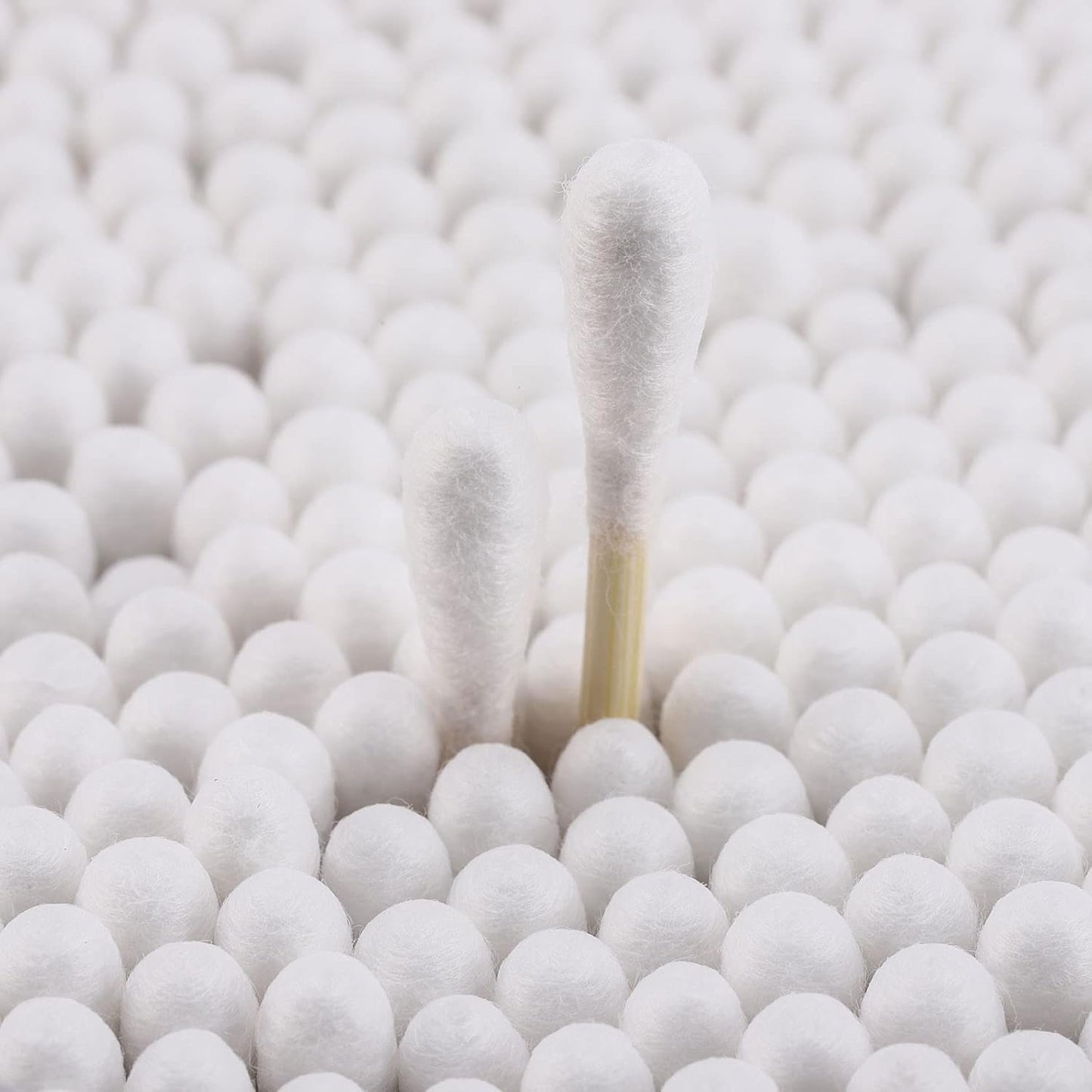 2000 Count Cotton Swabs Double Tipped Ear Cleaning Buds with Bamboo Stick 3 Inch Cotton Tip Applicators for Ears and Makeup