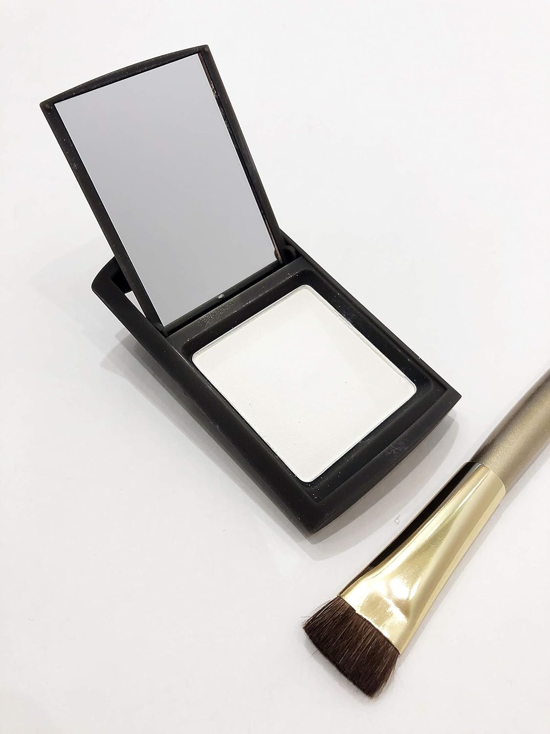 Joan Rivers Great Hair Day Root Touch Up Powder – Fill-in Powder for Thicker, Fuller Looking Hair (White)