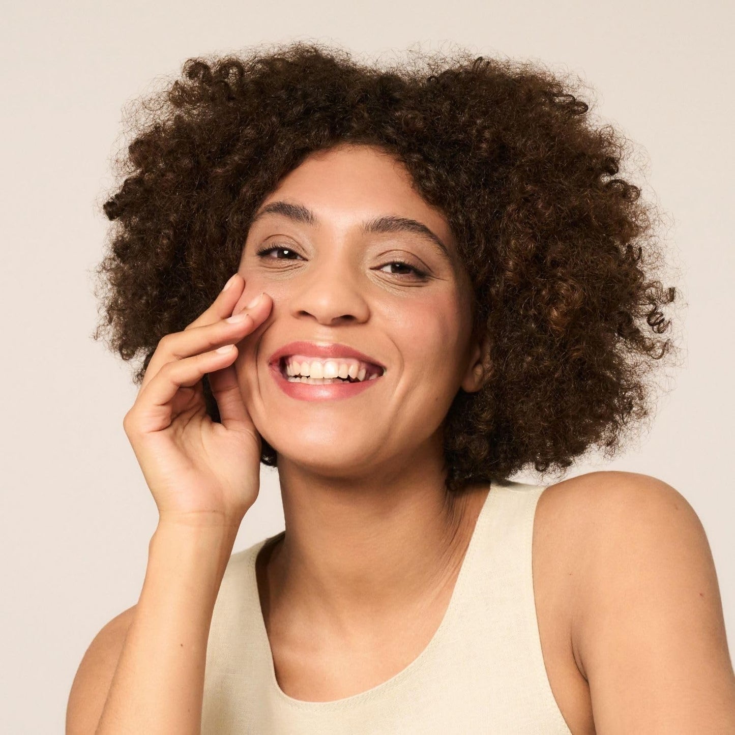 M. Asam MAGIC FINISH Supercharge Serum Foundation Cool Honey (1.01 Fl Oz) - Moisturizing Make Up & Firming Face Serum In One, Anti-aging CC Cream With Optimal Coverage & Hyaluronic Acid